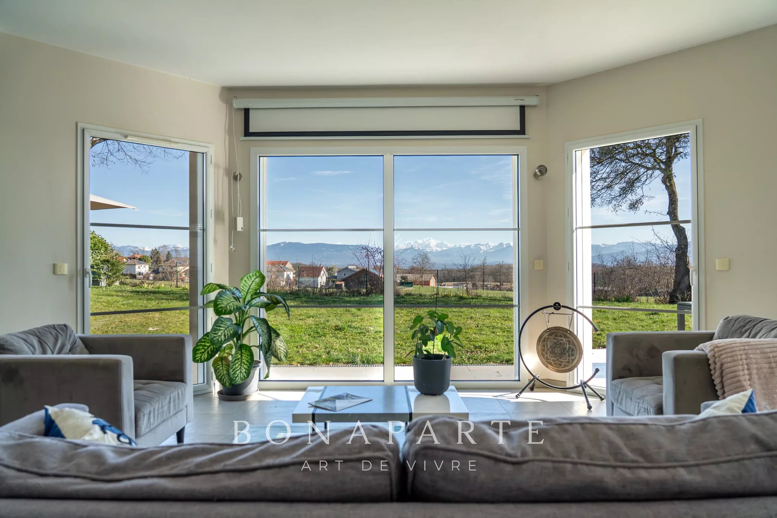 CESSY - MAISON P6 DE 242 M² - VUE MONT-BLANC - APPARTEMENT INDEPENDANT